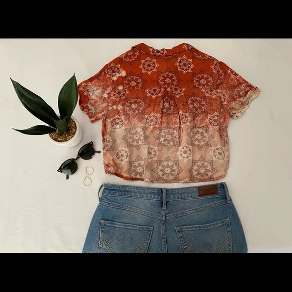 S- Floral Bleached Button Down crop top - Picture 2 of 5
